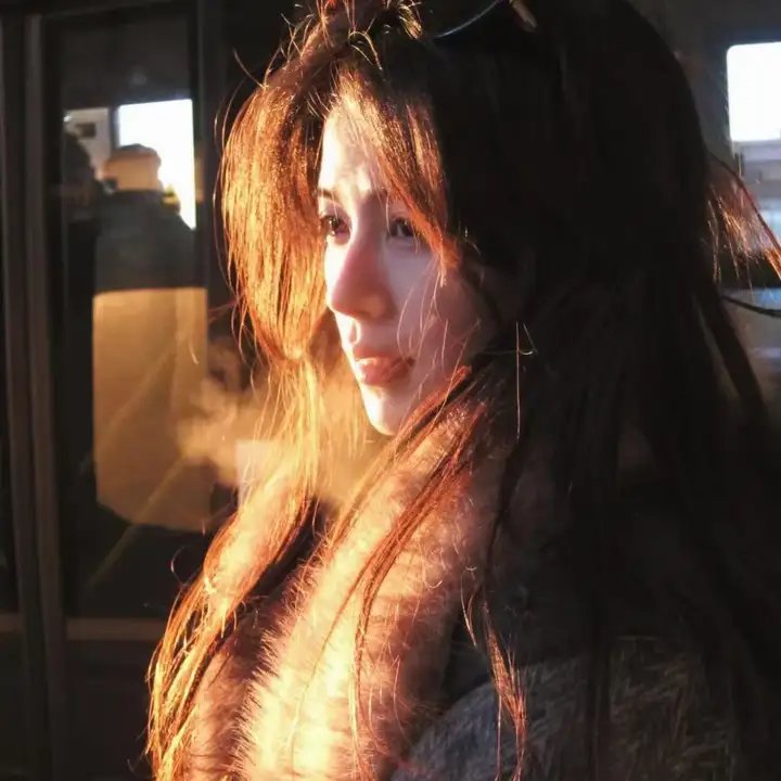 云边有个小卖部